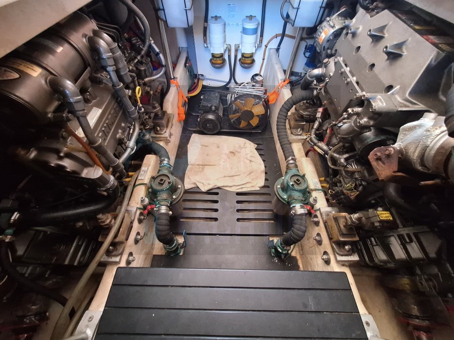 MAINSHIP 400 TRAWLER - 27