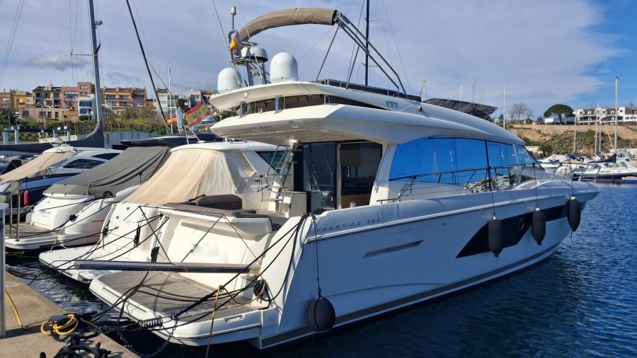 Prestige Yachts 520 Fly