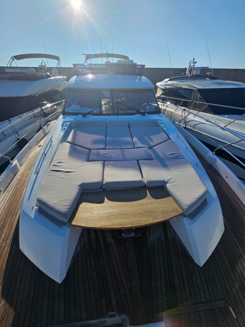 PRESTIGE YACHTS 590 FLY - 24