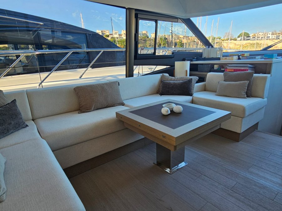 PRESTIGE YACHTS 590 FLY - 32