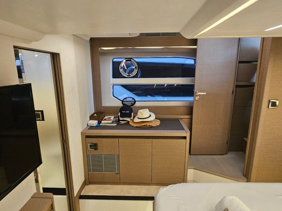PRESTIGE YACHTS 590 FLY - 48
