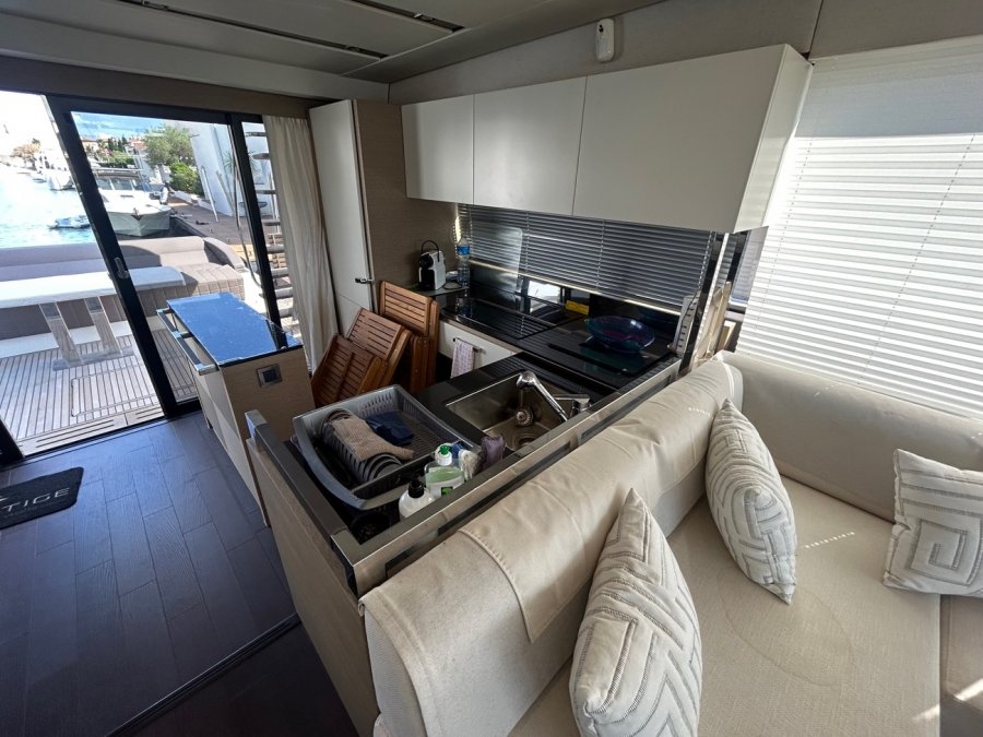 PRESTIGE YACHTS 680 S - 5