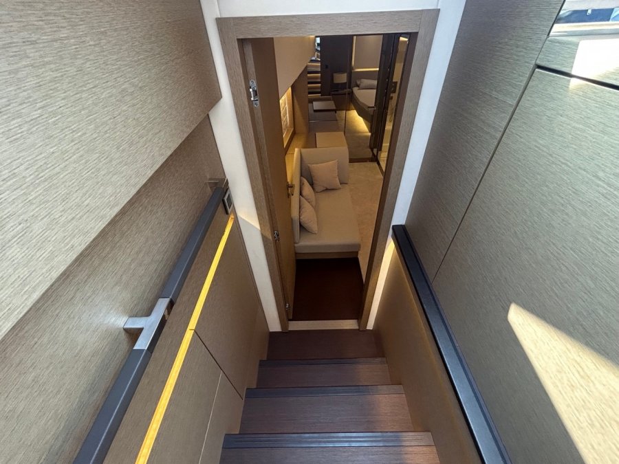 PRESTIGE YACHTS 680 S - 9