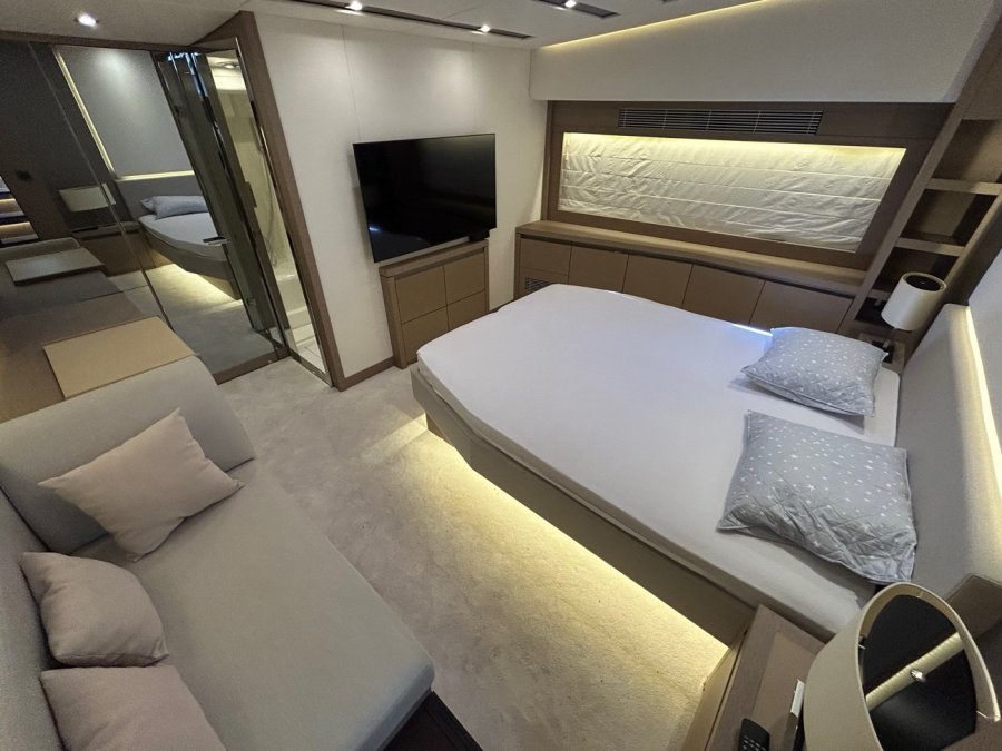 PRESTIGE YACHTS 680 S - 10