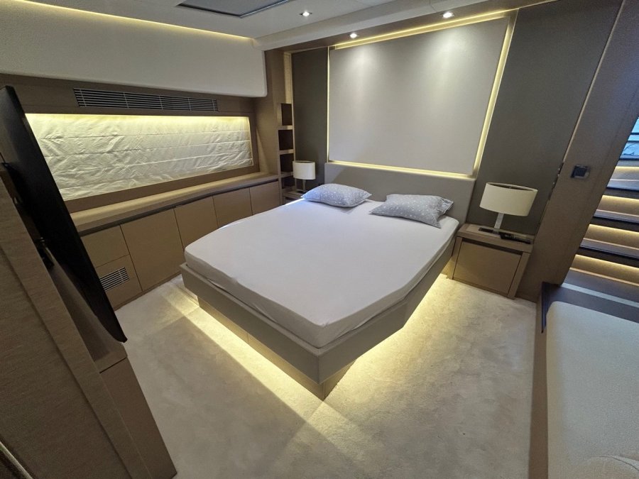 PRESTIGE YACHTS 680 S - 11