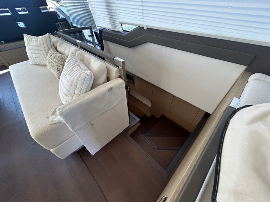 PRESTIGE YACHTS 680 S - 14