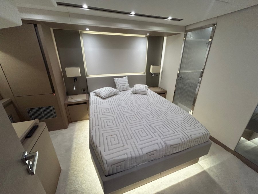 PRESTIGE YACHTS 680 S - 16