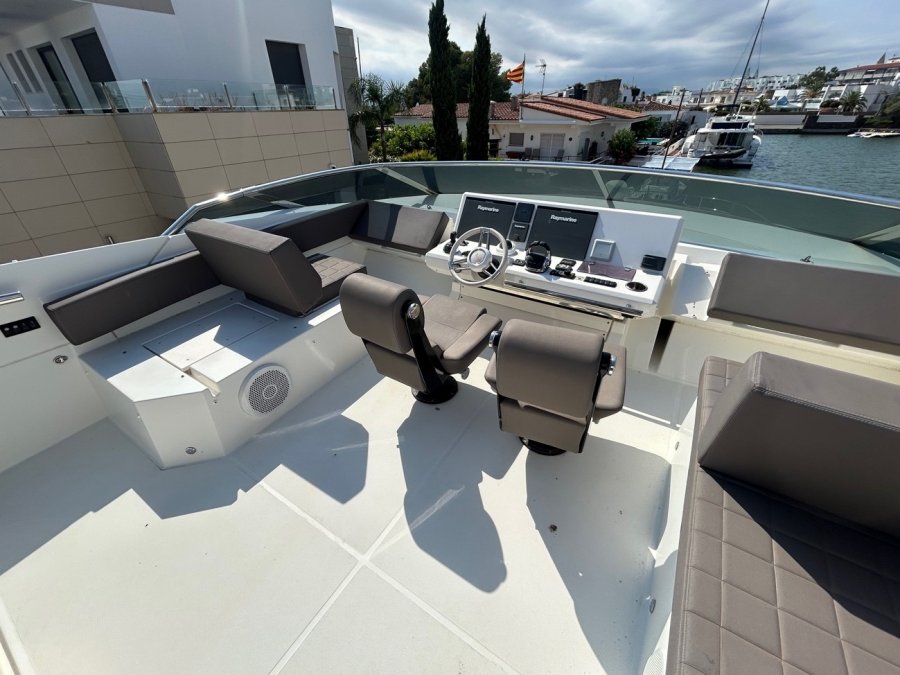 PRESTIGE YACHTS 680 S - 24
