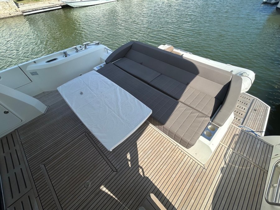 PRESTIGE YACHTS 680 S - 25