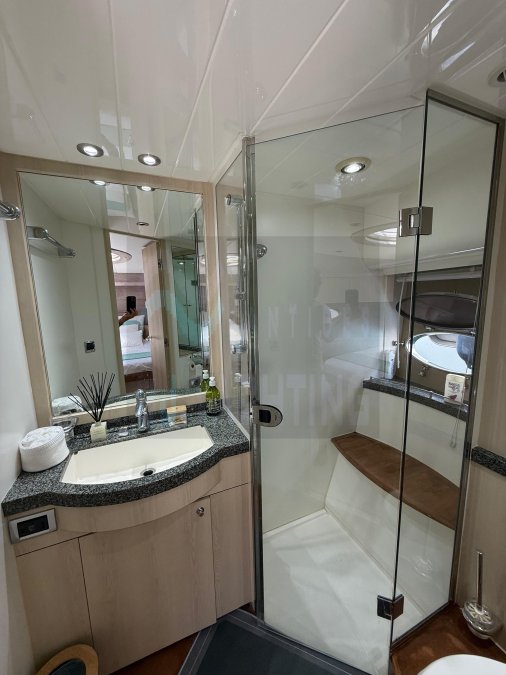 PRINCESS V70 - 12