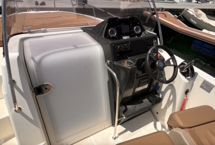 QUICKSILVER 755 SUNDECK - 9