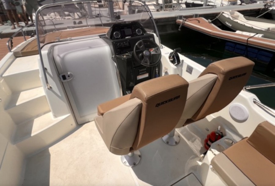 QUICKSILVER 755 SUNDECK - 13