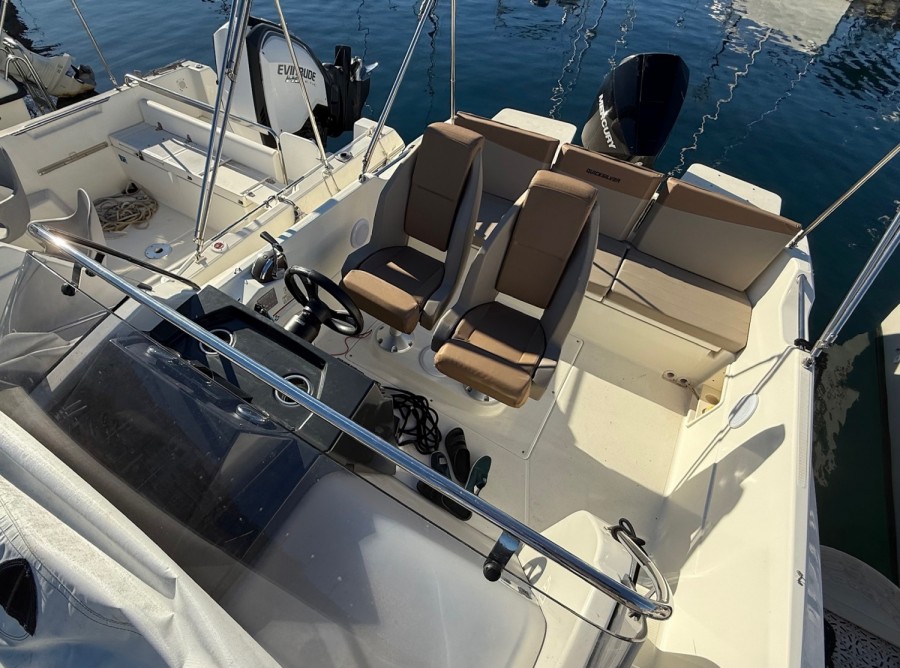 QUICKSILVER ACTIV 675 SUNDECK - 4