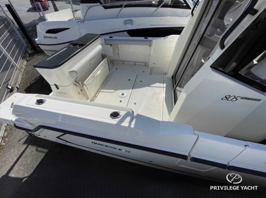 QUICKSILVER ACTIV 805 PILOTHOUSE - 2