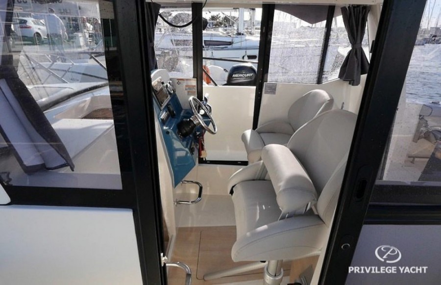 QUICKSILVER ACTIV 805 PILOTHOUSE - 5