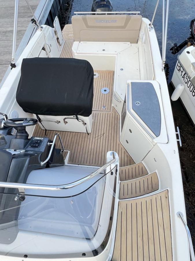 QUICKSILVER ACTIV 805 SUNDECK - 5
