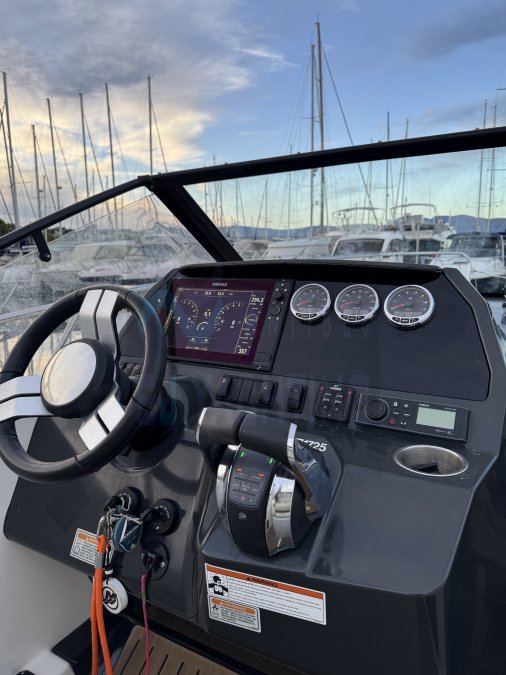 QUICKSILVER ACTIV 875 SUNDECK - 10