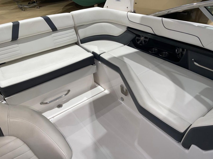 REGAL 24 FASTDECK - 9