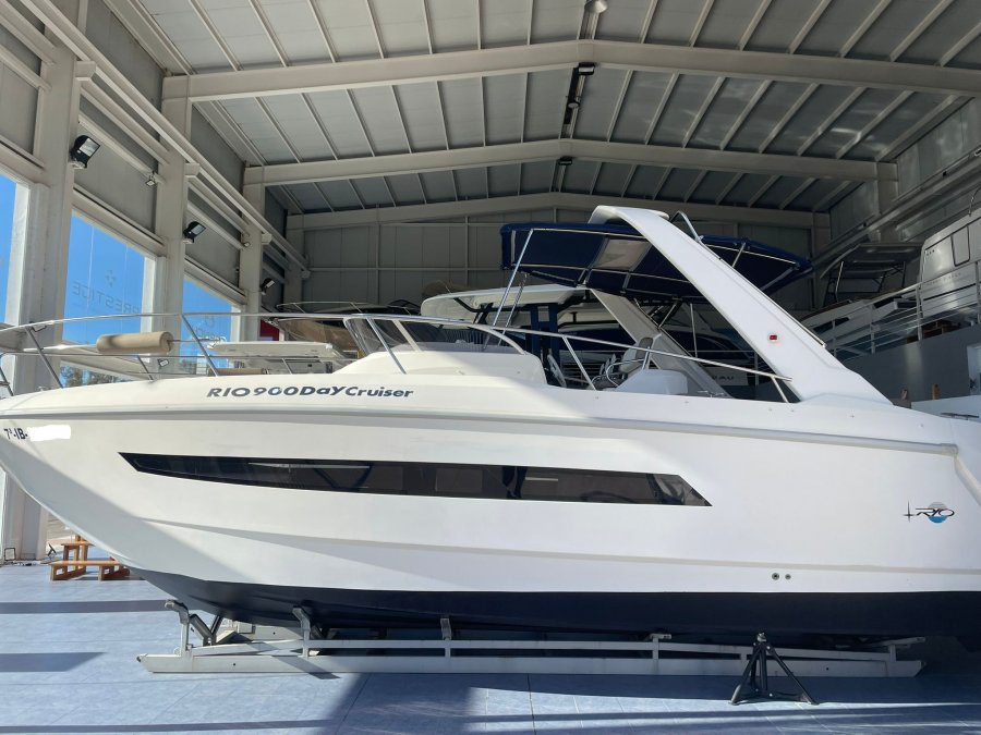 Rio 900 Day Cruiser