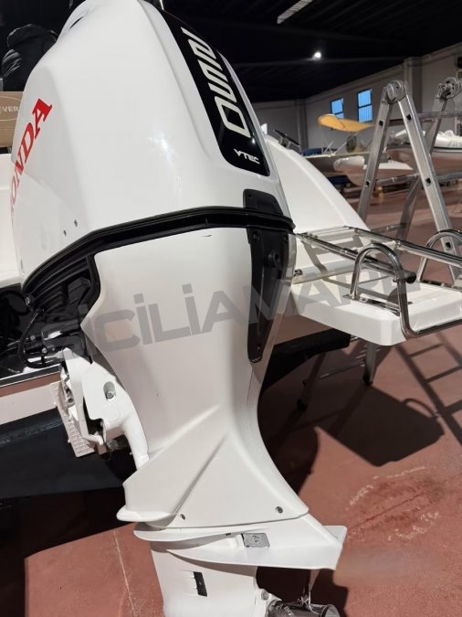 SAVER 750 CABIN - 13