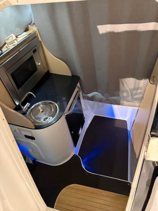 SAVER 750 CABIN - 18