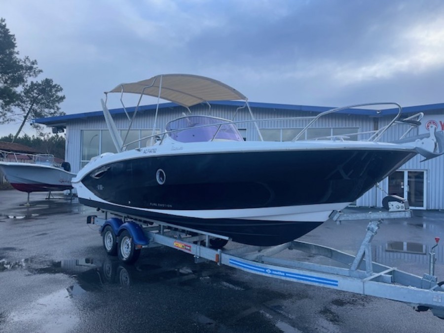 Sessa Marine Key Largo 27 Inboard